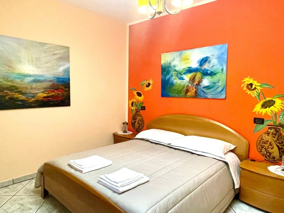 Bed, Photo of the whole room, Decorative detail, Bedroom, hair dresser