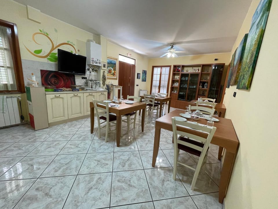 TV and multimedia, Kitchen or kitchenette, dishwasher, oven, stove