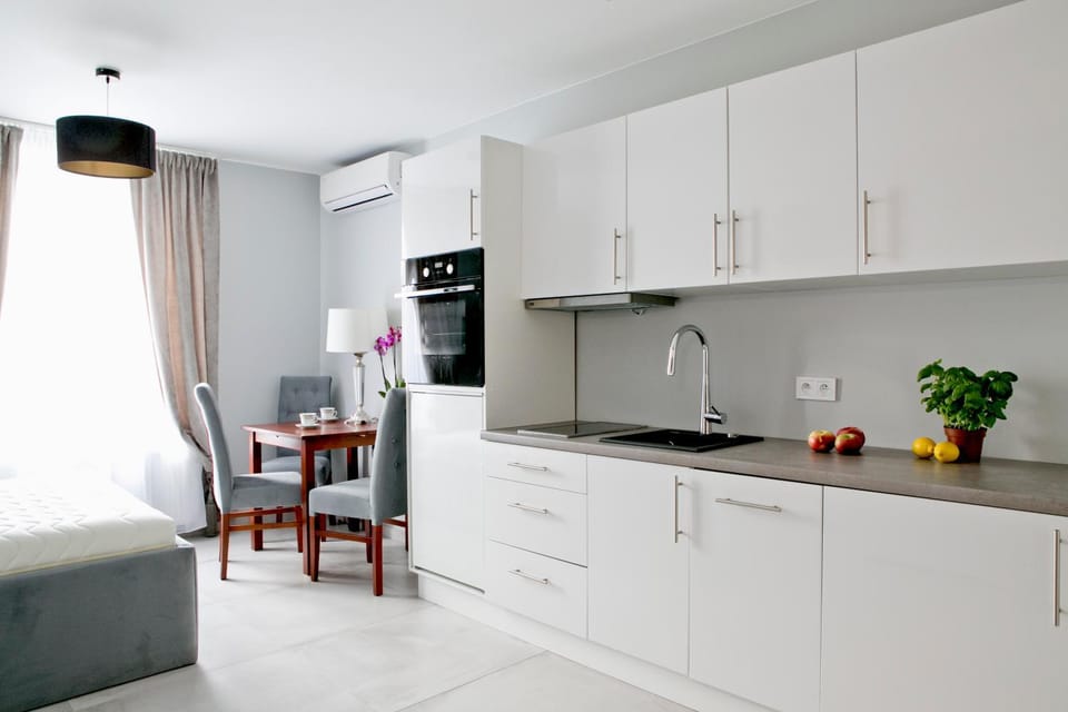 Coffee/tea facilities, Kitchen or kitchenette, Living room, Photo of the whole room, Seating area, Dining area