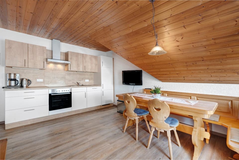 Property building, Kitchen or kitchenette, Living room
