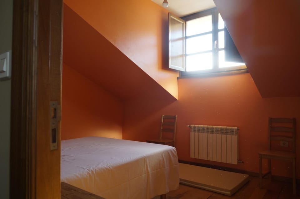 Bedroom, Mountain view