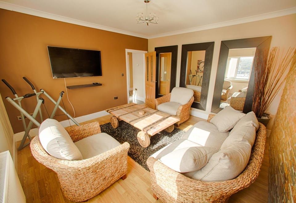 TV and multimedia, Living room, Fitness centre/facilities, Seating area