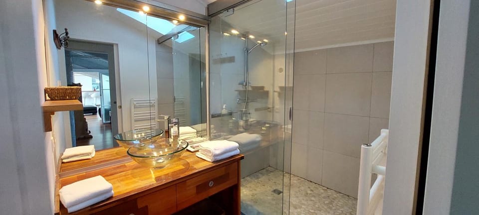 Shower, Bathroom, towels