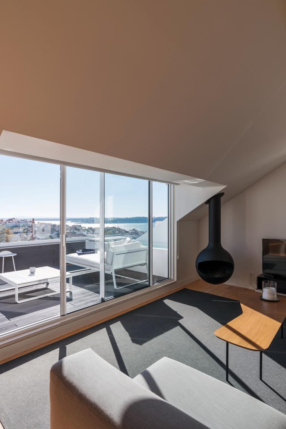 Living room, City view, River view