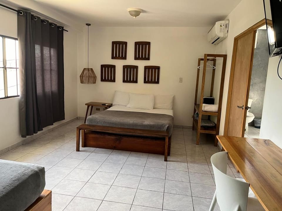 Cinco Hotel B&B Bed and Breakfast in San Salvador