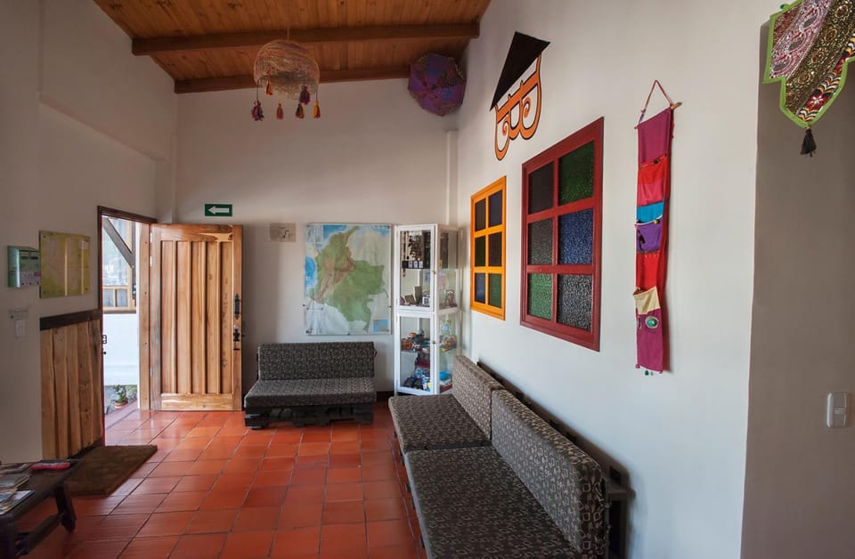 Communal lounge/ TV room, Lobby or reception