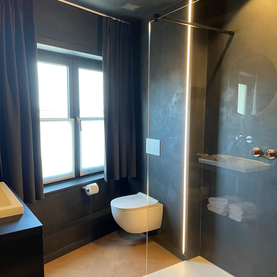 Toilet, Bathroom, air conditioner