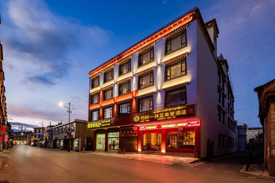 Floral Hotel · Shangri-la Blue Sky Hostel in China