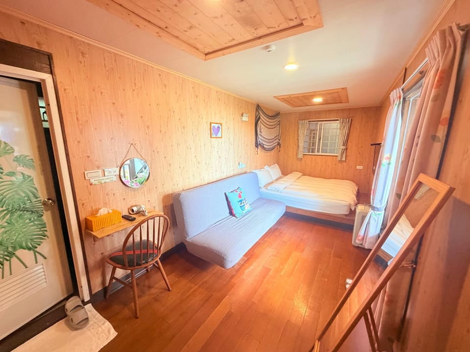 Photo of the whole room, Family