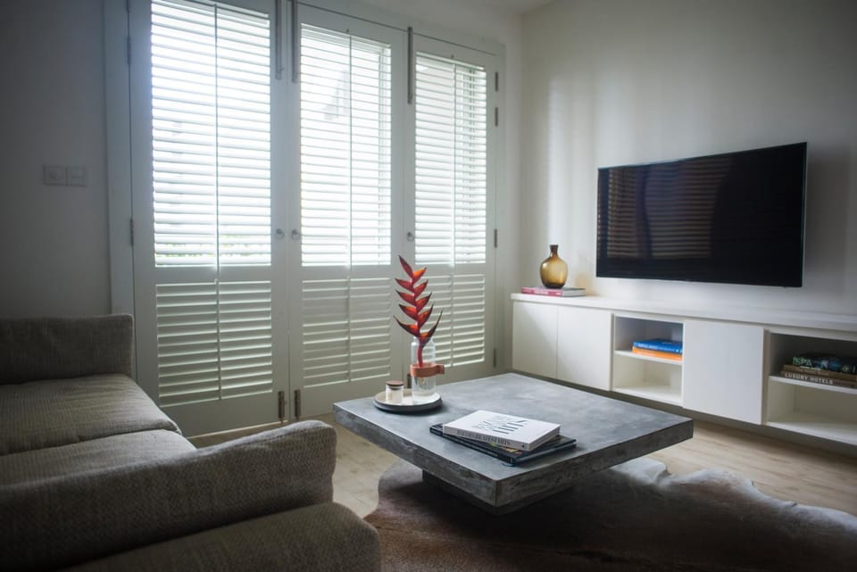 Communal lounge/ TV room, TV and multimedia, Living room, Seating area, Evening entertainment