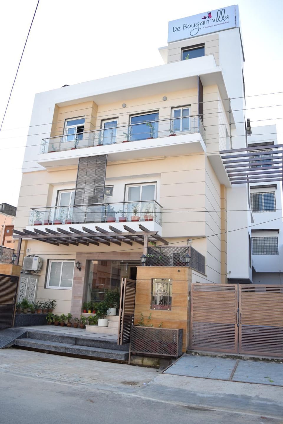 Facade/entrance