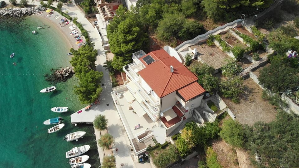 Property building, Bird's eye view, Beach