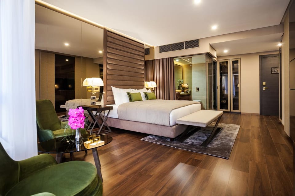 Bathroom, Photo of the whole room, Decorative detail, Bedroom