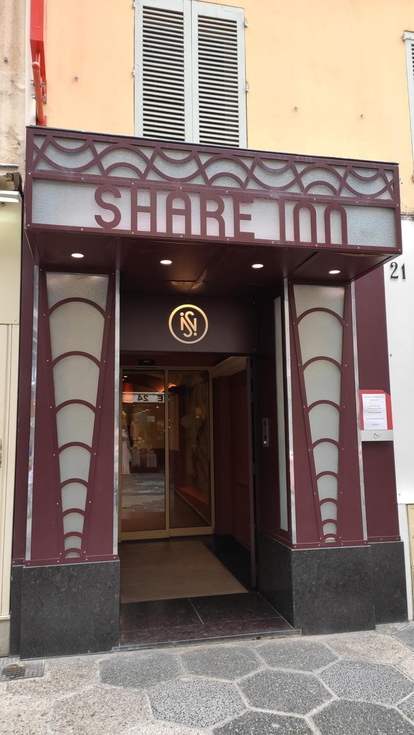 Facade/entrance
