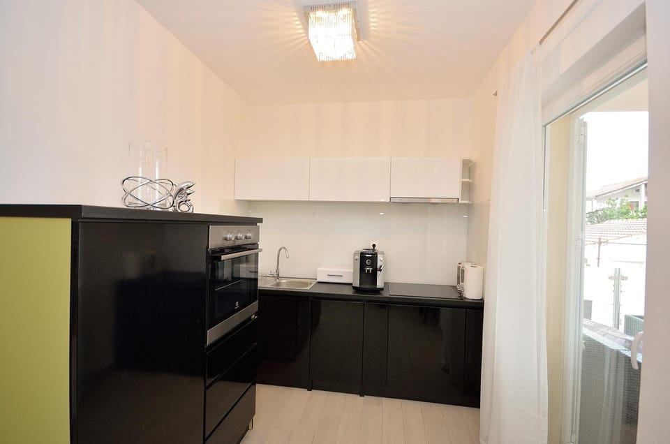 Kitchen or kitchenette, minibar, pet friendly, stove