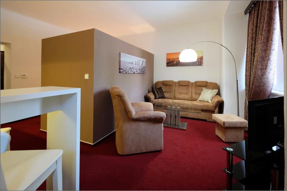 Communal lounge/ TV room