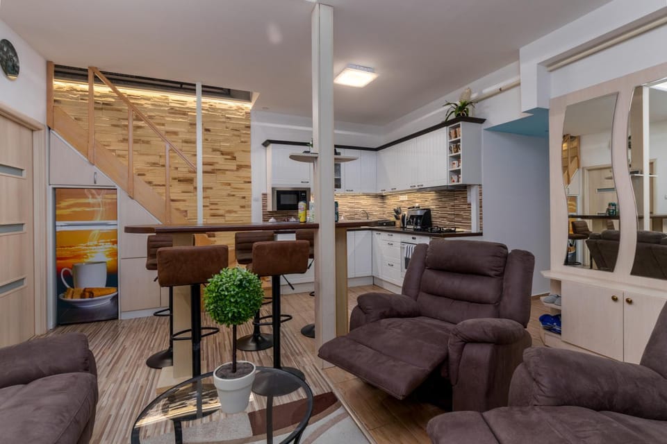 Kitchen or kitchenette, Living room