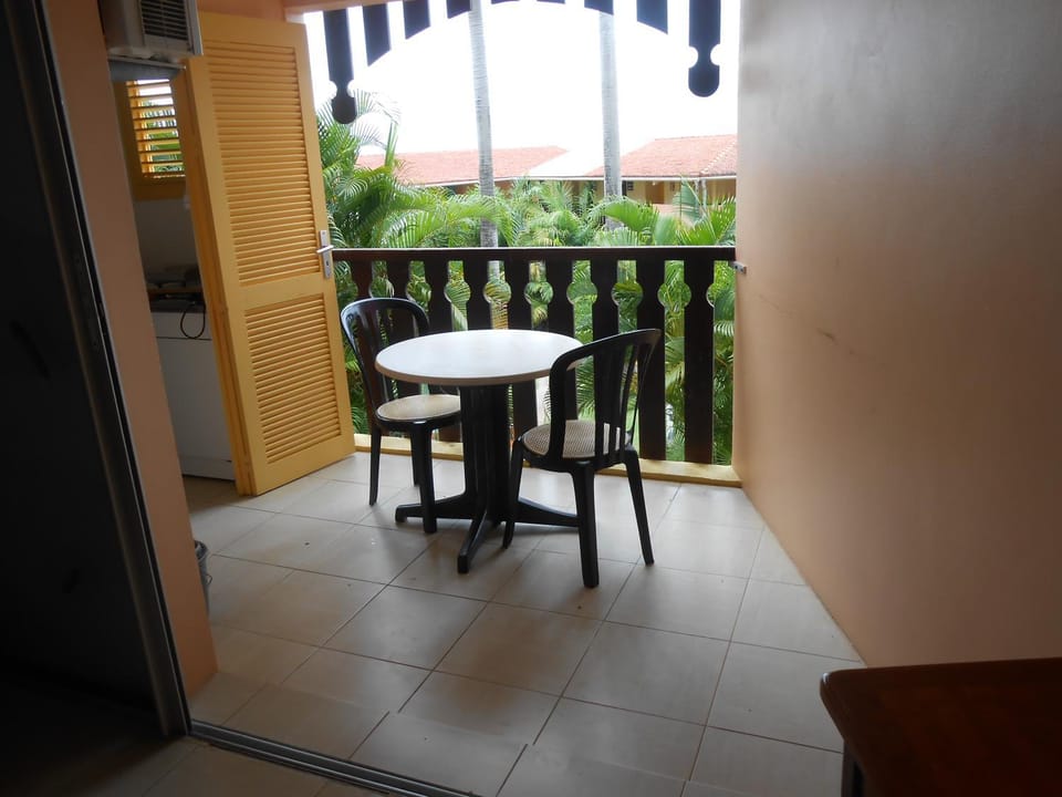 View (from property/room), Balcony/Terrace, Dining area, Garden view