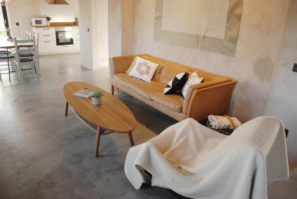 Communal lounge/ TV room, Living room, Seating area