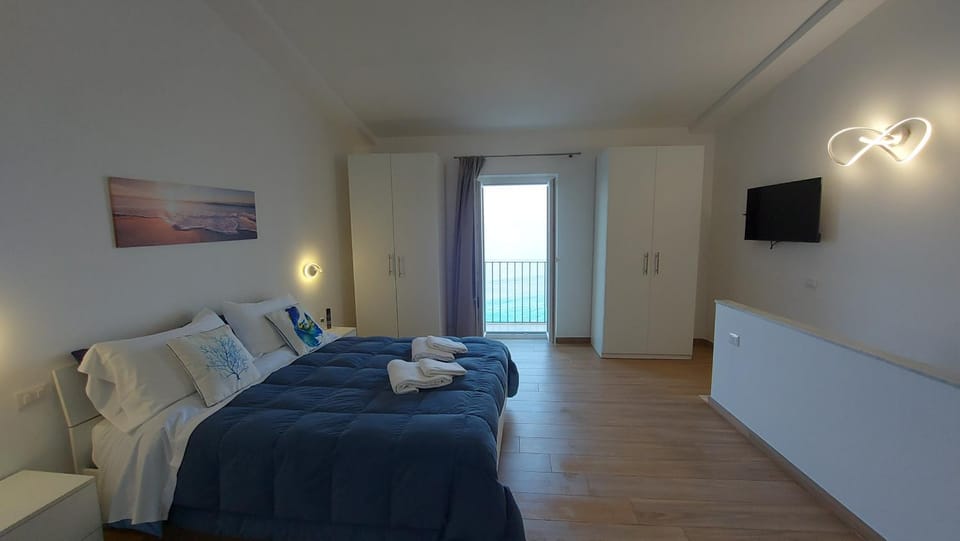 TV and multimedia, Living room, Photo of the whole room, Bedroom, towels