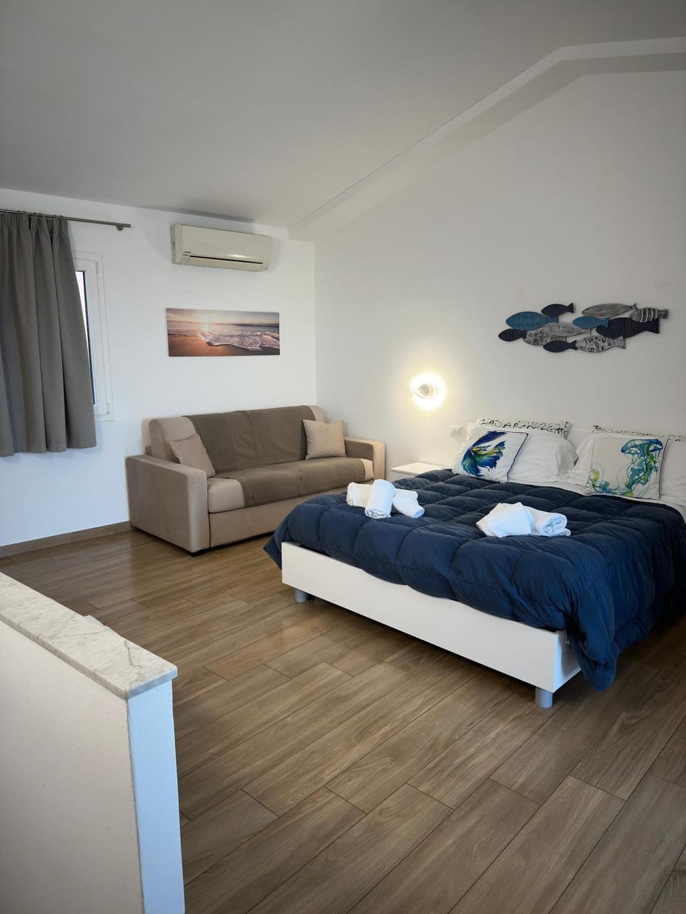 Bedroom, air conditioner