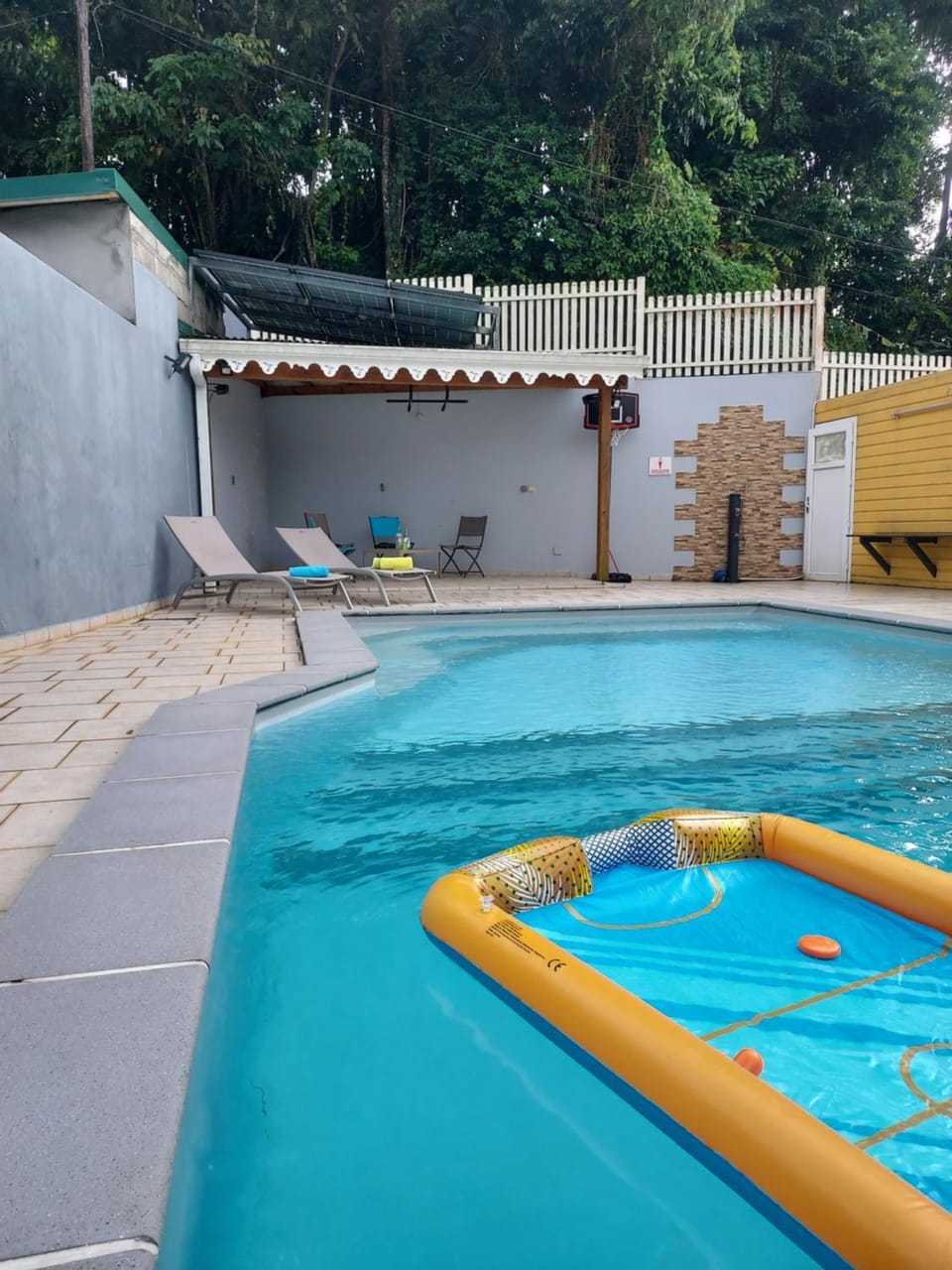 Shower, Swimming pool, sunbed