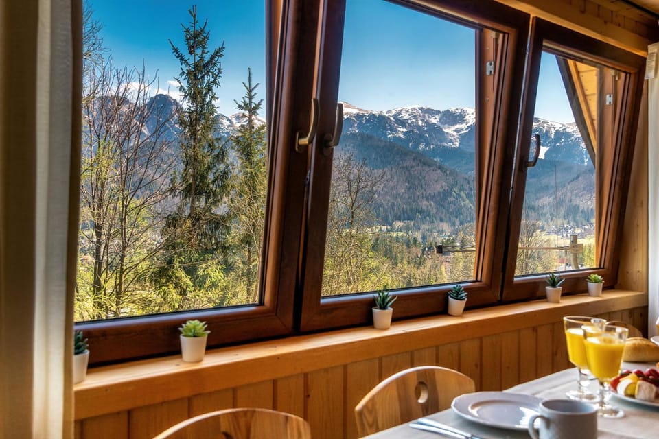 Day, View (from property/room), Dining area, Food, Mountain view