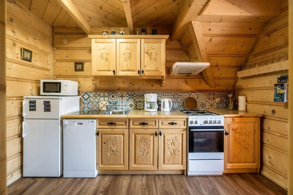 Coffee/tea facilities, Kitchen or kitchenette, stove