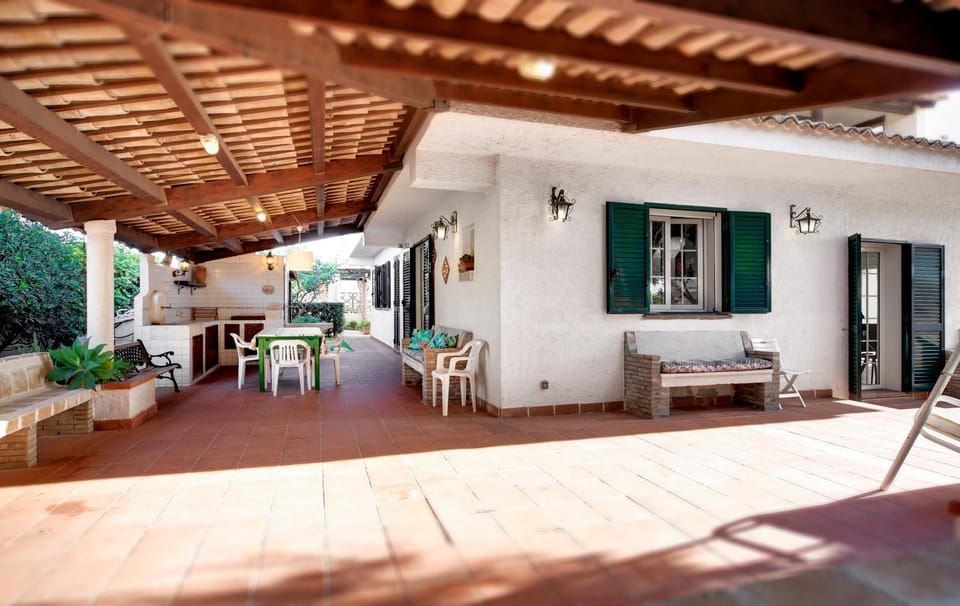 Patio, Kitchen or kitchenette, Dining area