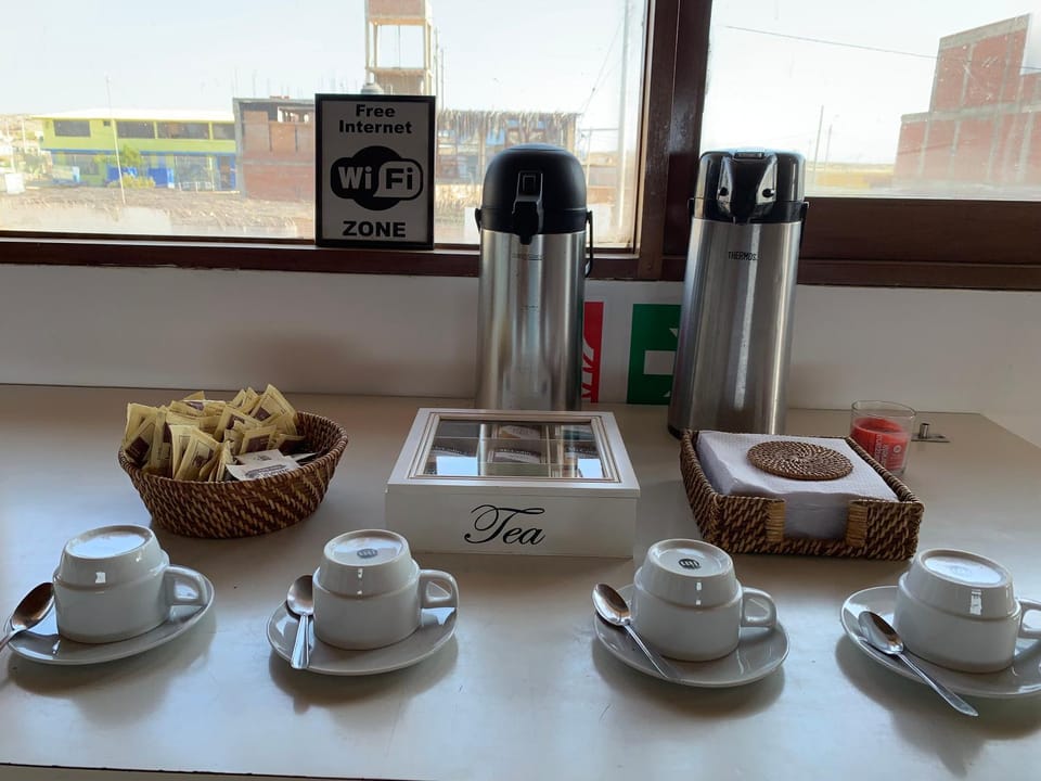 Coffee/tea facilities, Food and drinks