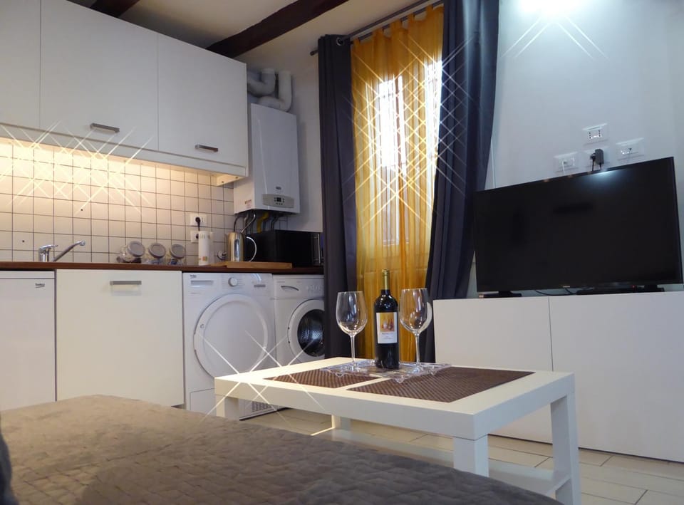 Kitchen or kitchenette, Seating area