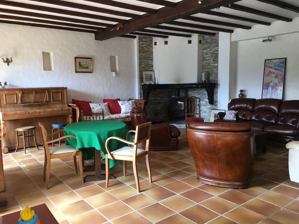 Communal lounge/ TV room, Living room