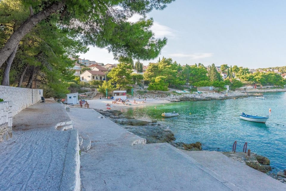 Apartments Protega Bed and Breakfast in Okrug Gornji