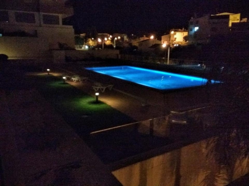 Swimming pool, Swimming pool