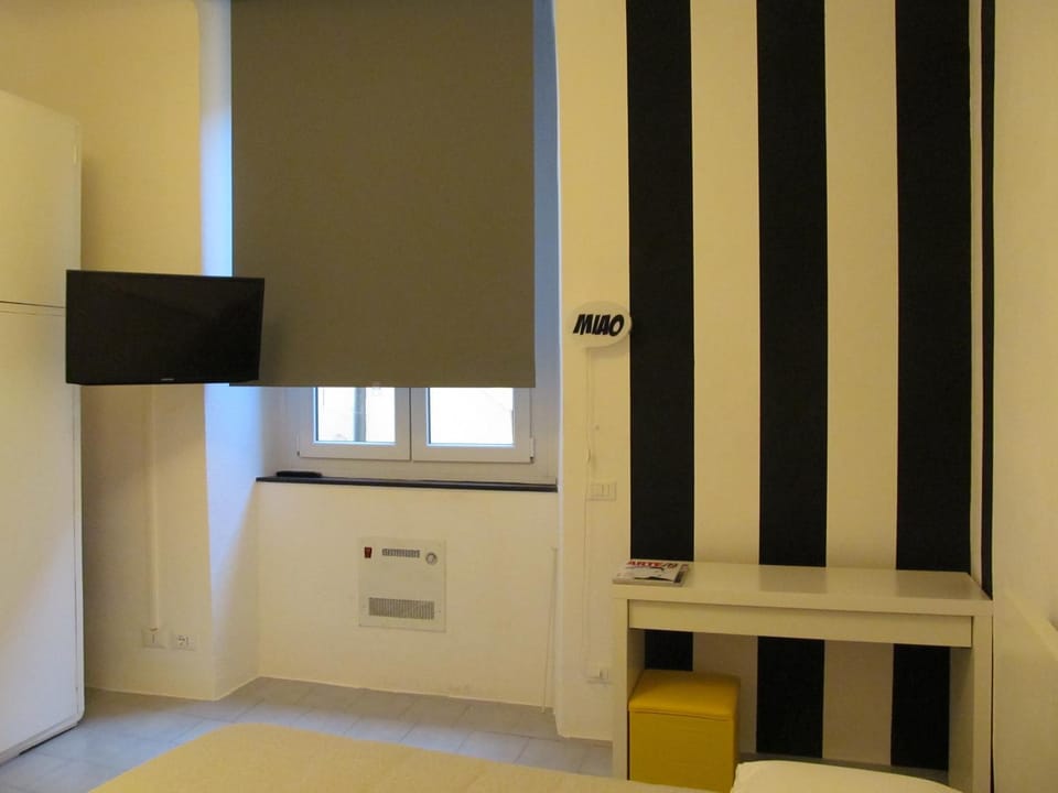 Photo of the whole room, Decorative detail