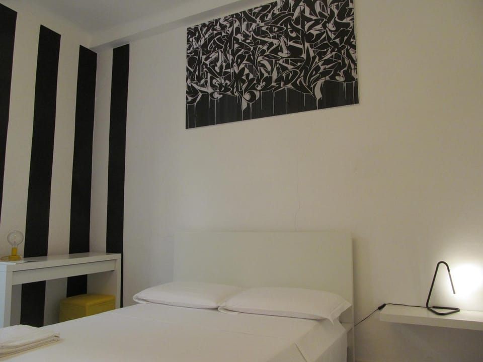 Photo of the whole room, Decorative detail