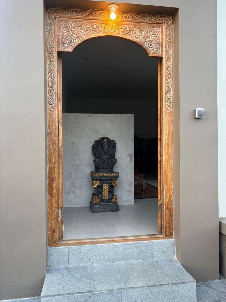 Facade/entrance
