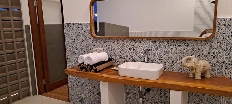 Bathroom, towels