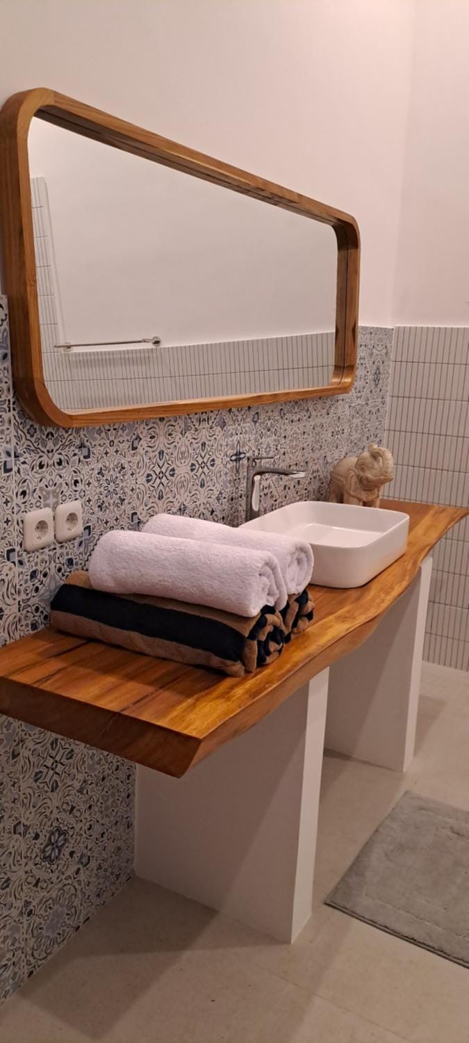Bathroom, towels