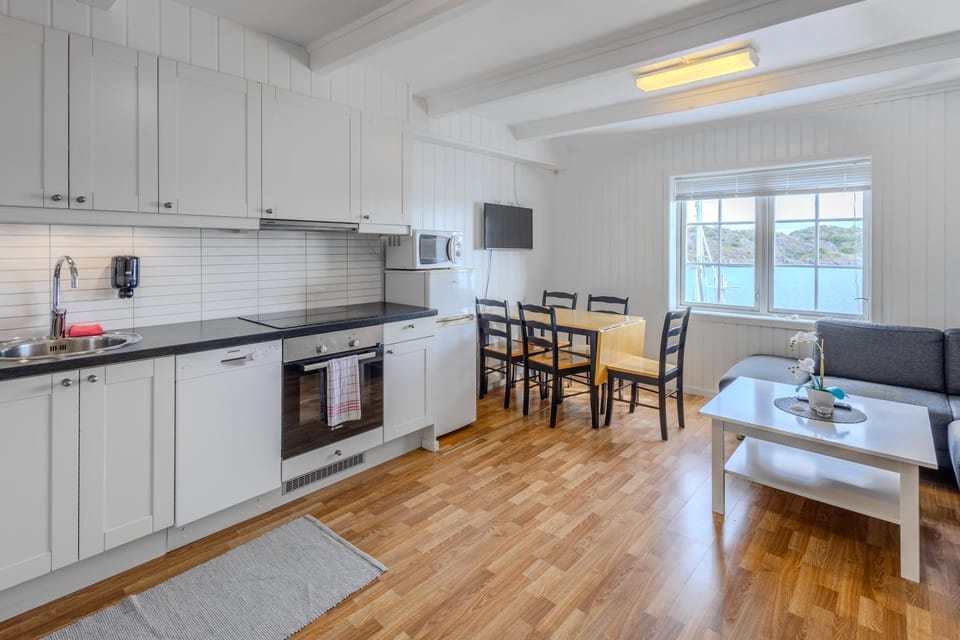 Kitchen or kitchenette, Living room, Seating area, Dining area, dishwasher, oven, stove