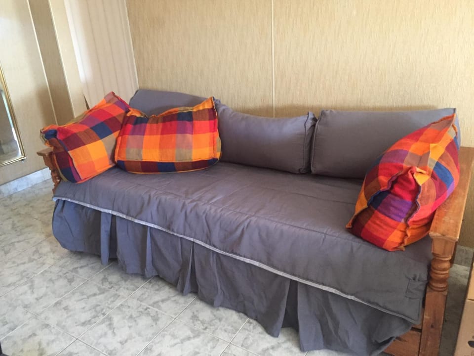 Bed, TV and multimedia, Living room