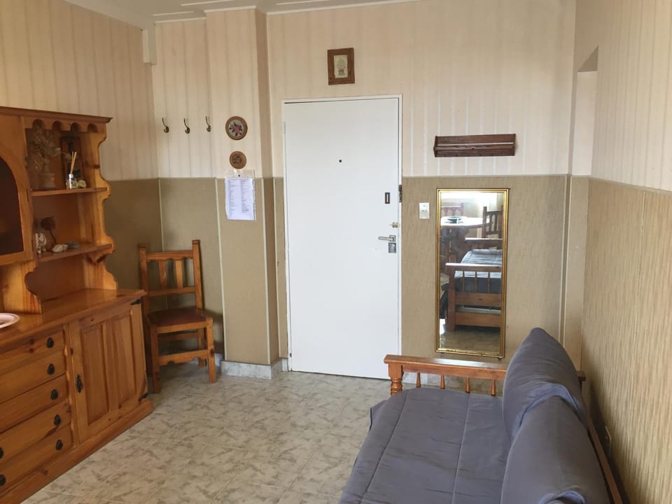 Bed, TV and multimedia, Living room
