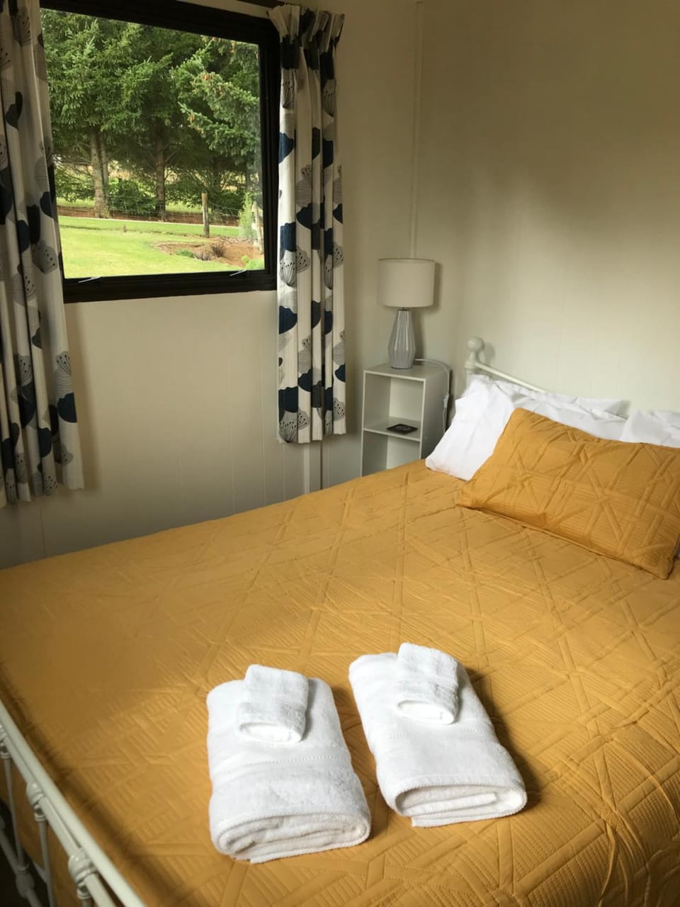 Bed, Bedroom, Garden view