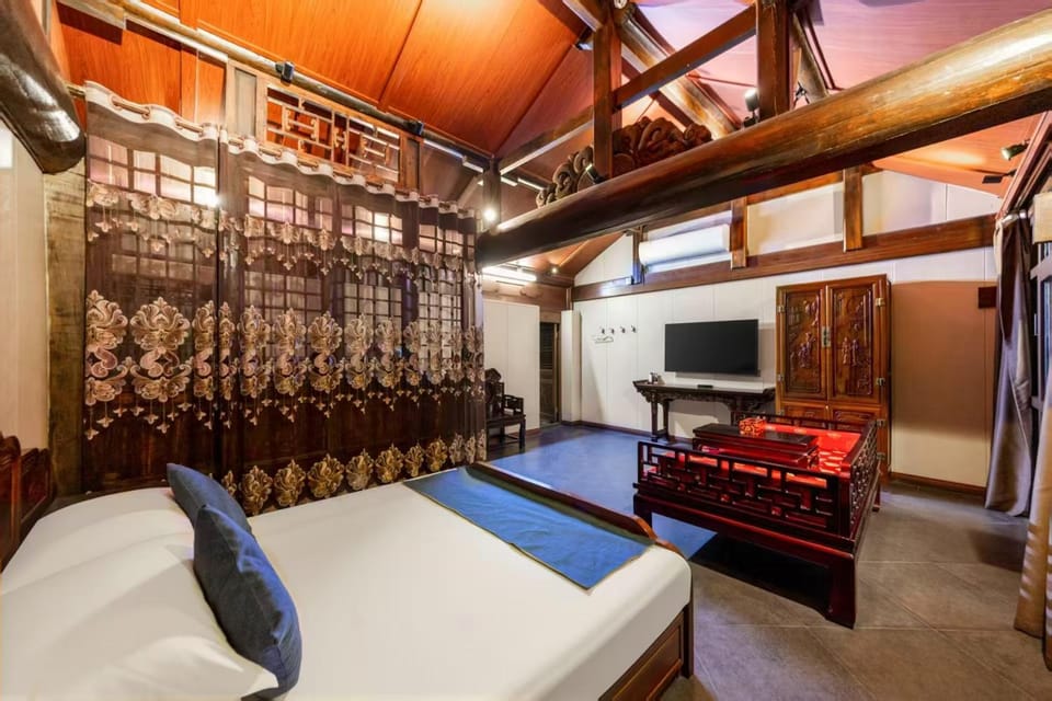 Communal lounge/ TV room, Bed, Photo of the whole room, Seating area