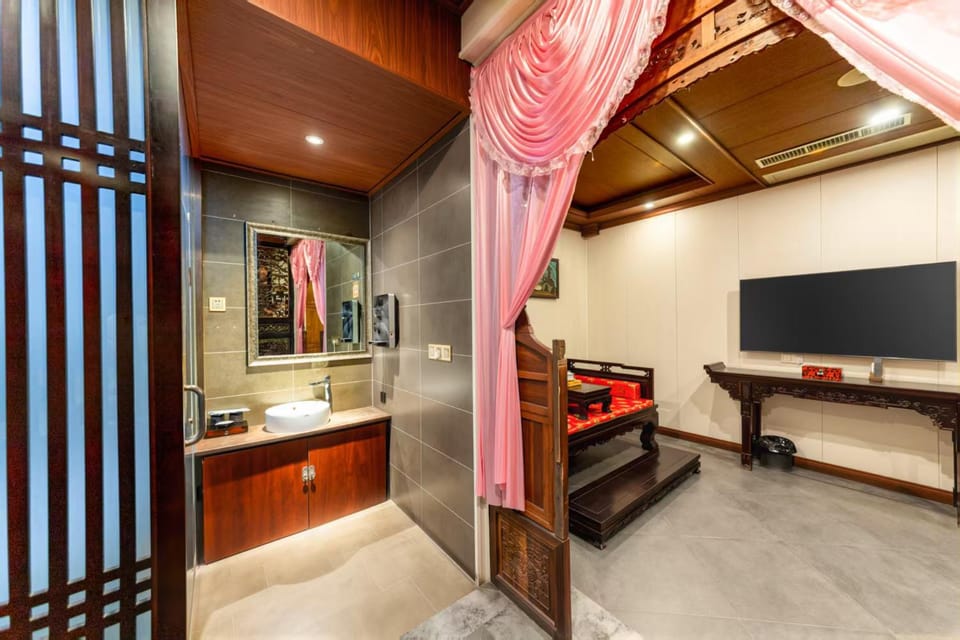 Communal lounge/ TV room