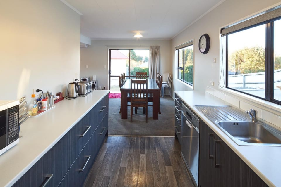 Dining area, kitchen