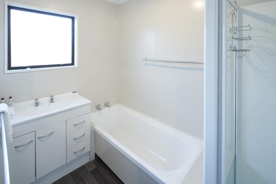 Shower, Bathroom, Bath, towels