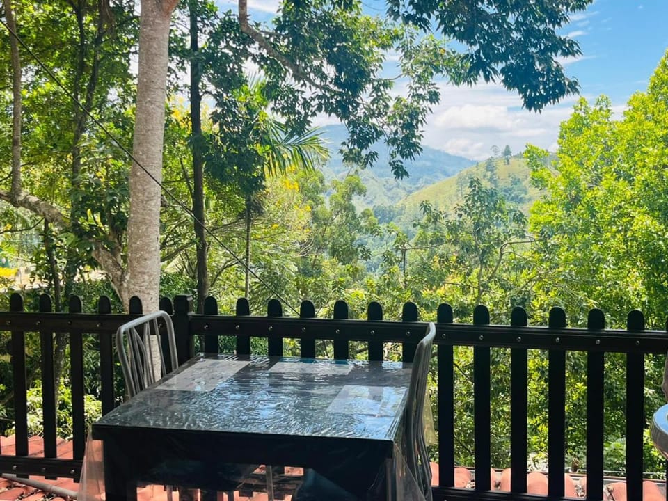 Patio, Natural landscape, Garden, View (from property/room), Balcony/Terrace, Dining area, Garden view, Mountain view