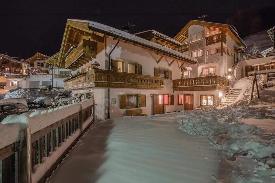 Patio, Facade/entrance