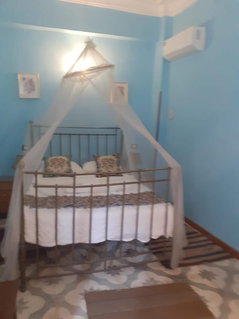 Bed, Photo of the whole room